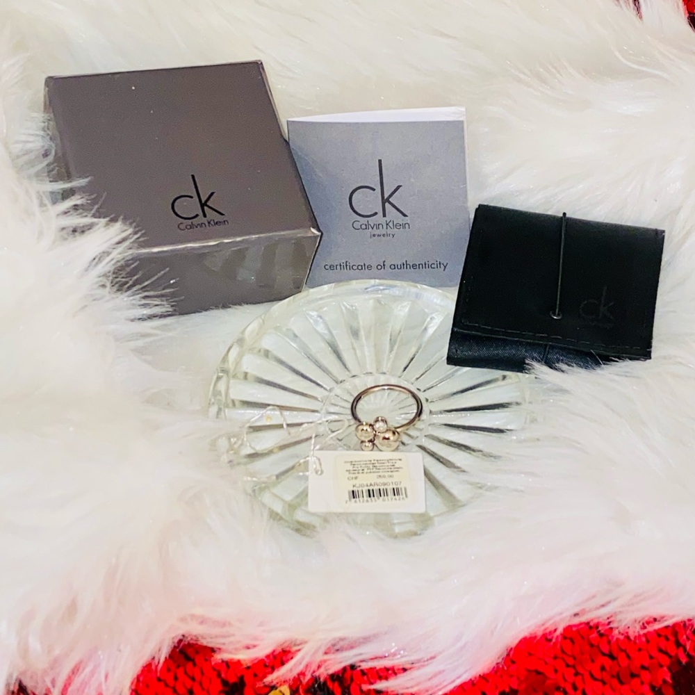 Calvin Klein has went all out with this adorable paw-puppy spinner ring.